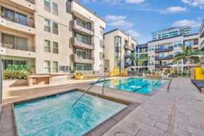 MDR Studio Apartment Luxury pool, gym, parking, jacuzzi.